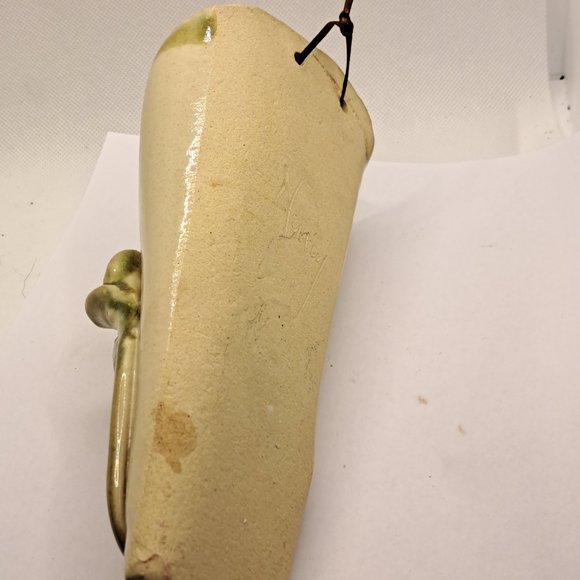 Pottery wall pockets with flowers. - Picture 10 of 10